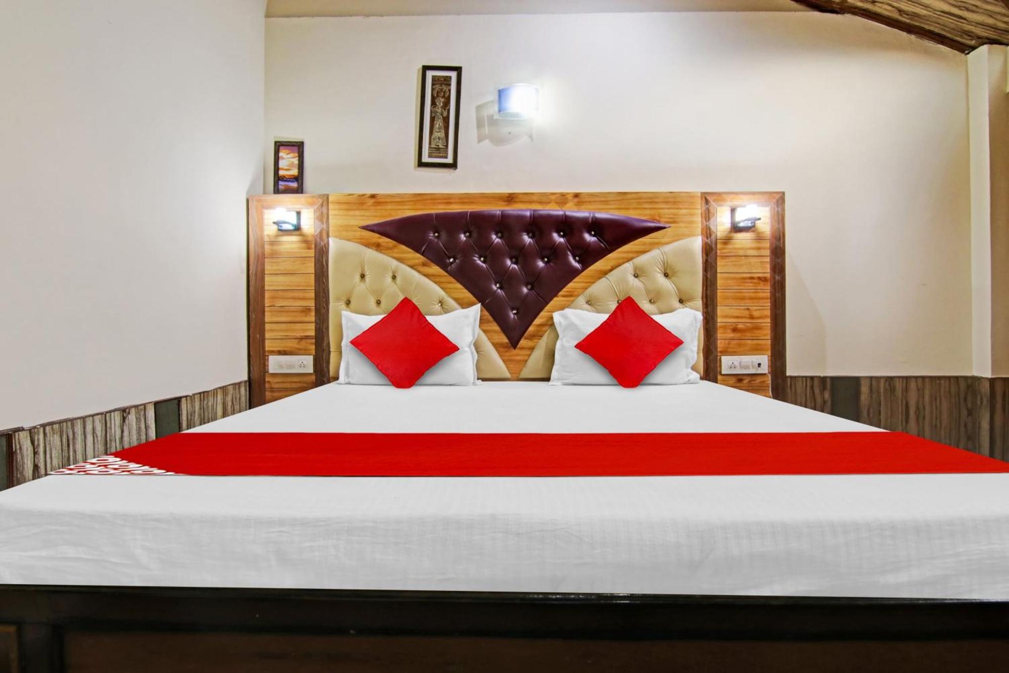 Hotel O Ashoka 4*